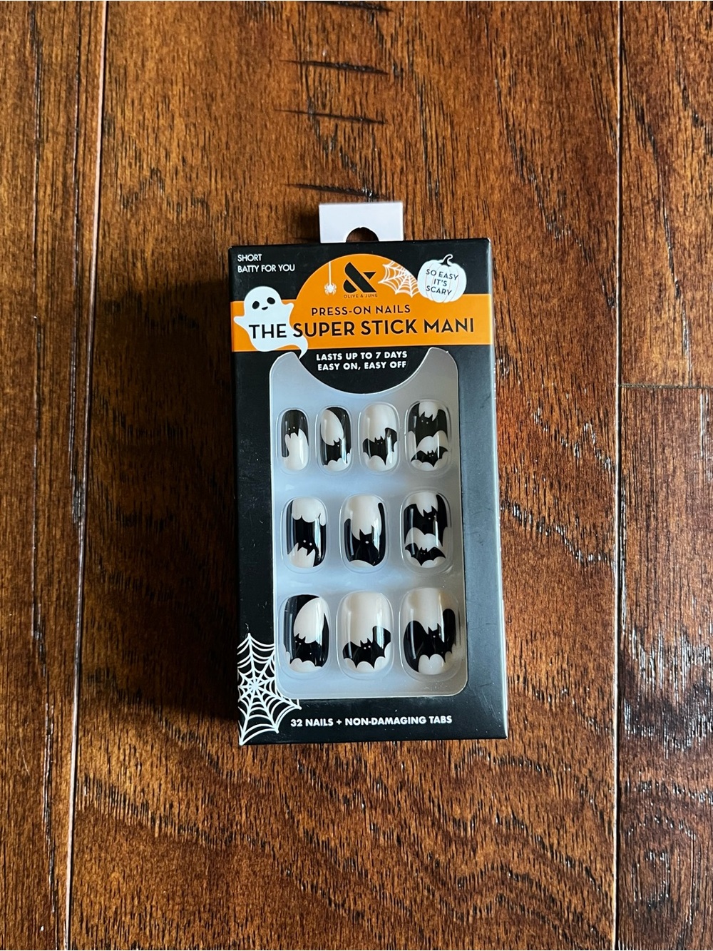 Olive & June - Short 'Batty for You' Bats Press-On Nails